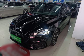 福特 福克斯 2021款 三厢 EcoBoost 180 自动ST Line