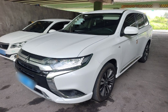 三菱 欧蓝德 2021款 改款 2.0L 两驱畅行版 5座