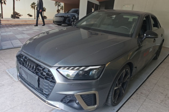 奥迪A4L 2024款 40 TFSI quattro RS套件燃速型