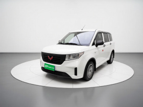 五菱汽车 五菱宏光PLUS 2020款 1.5L 手动标准型 5座