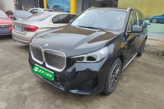 宝马iX1 2025款 eDrive25L M运动套装