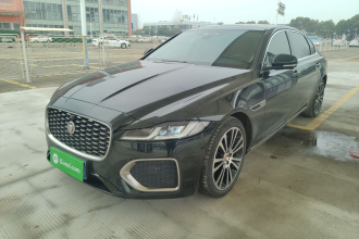捷豹XFL 2021款 XFL 2.0T P250 两驱尊享豪华版