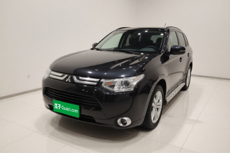 三菱 欧蓝德(进口) 2013款 2.4L 四驱豪华导航版 5座