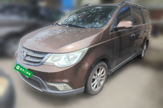 宝骏730 2014款 1.5L 手动豪华导航ESP版 7座