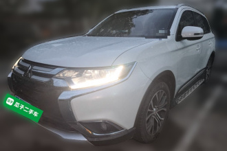 三菱 欧蓝德 2018款 2.0L 两驱荣耀版 5座