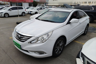 现代 索纳塔 2015款 经典 2.0L 自动豪华版