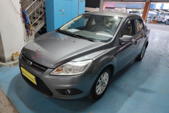 福特 福克斯 2013款 三厢经典 1.8L 手动基本型