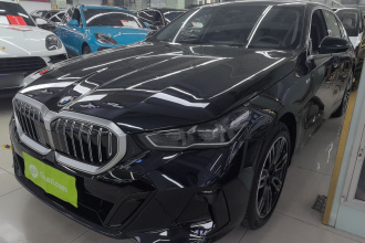 宝马5系 2025款 530Li 领先型 M运动套装
