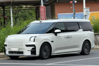 极氪009 2024款 六座行政版四驱 108kWh