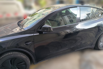 特斯拉 Model Y L 2025款 长续航全轮驱动版