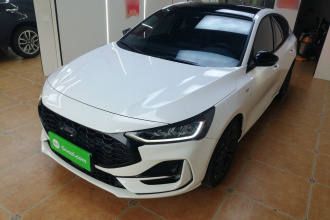 福特 福克斯 2022款 三厢 EcoBoost 180 自动ST Line