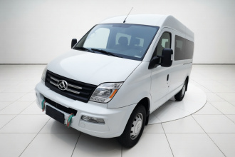 上汽大通MAXUS 新途V80 2023款 2.0T 手动经典傲运通长轴中顶6/7/8/9座