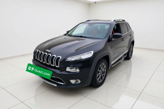 Jeep 自由光 2020款 2.0L 两驱经典运动版