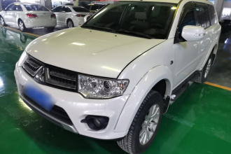 三菱 帕杰罗·劲畅 2013款 3.0L 自动两驱豪华版