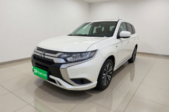 三菱 欧蓝德 2021款 改款 2.0L 两驱畅行版 5座