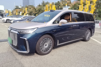岚图汽车 岚图梦想家 2025款 PHEV 四驱旗舰乾崑版