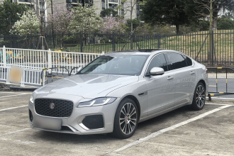 捷豹XFL 2024款 2.0T P250 两驱尊享豪华版