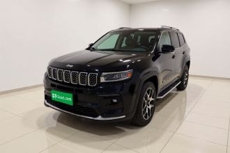 Jeep 大指挥官 2022款 2.0T 两驱豪华版