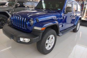 Jeep 牧马人 2019款 2.0T Sahara 四门炫顶版 国VI
