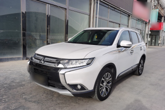 三菱 欧蓝德 2018款 2.0L 两驱荣耀版 5座