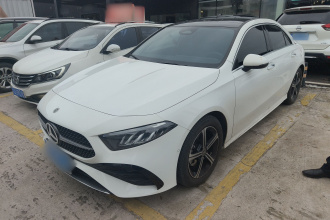 奔驰A级 2022款 改款三 A 200 L 运动轿车时尚型