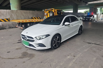 奔驰A级 2022款 改款三 A 200 L 运动轿车时尚型