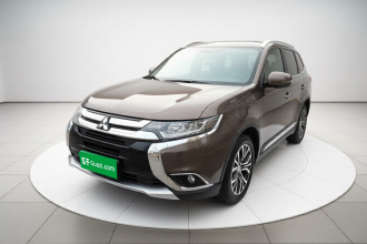 三菱 欧蓝德 2018款 2.4L 四驱精英版 5座