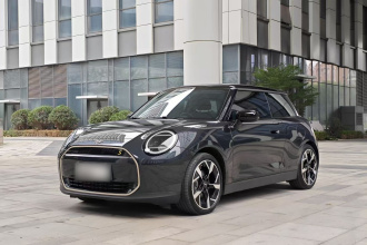 电动MINI COOPER 2024款 452km COOPER SE 艺术家