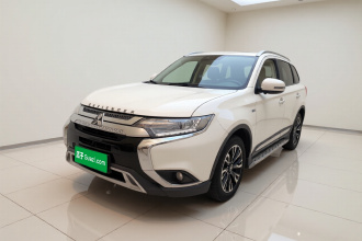 三菱 欧蓝德 2020款 2.0L 两驱畅享版 5座