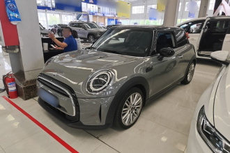 MINI 2023款 1.5T COOPER 艺术家