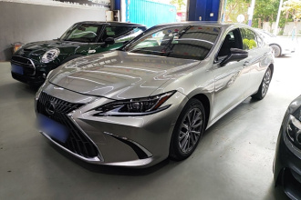 雷克萨斯ES 2021款 300h 卓越版