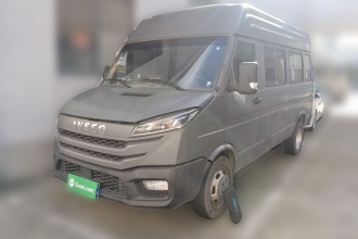 依维柯得意 2023款 2.5T A37M1多用途乘用车长轴中顶双胎侧拉门 自动挡