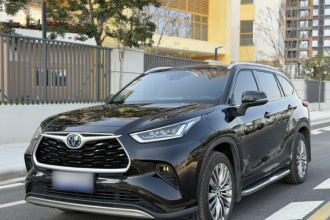 丰田 汉兰达 2022款 双擎 2.5L 四驱尊贵版 7座