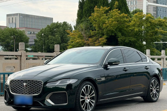 捷豹XFL 2024款 2.0T P250 两驱尊享豪华版