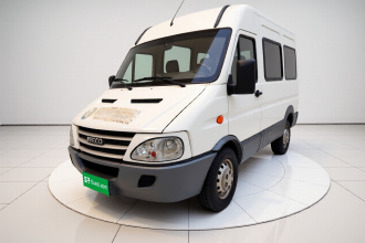 依维柯褒迪 2017款 2.5T经典A32客车中顶6-7座47Z5