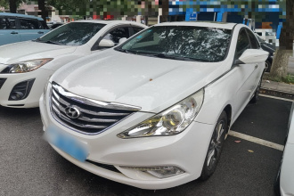 现代 索纳塔 2015款 经典 2.0L 自动豪华版