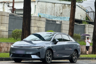小鹏P5 2021款 550E