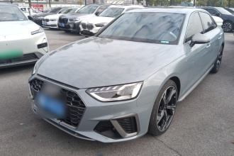 奥迪A4L 2022款 40 TFSI quattro RS套件燃速型