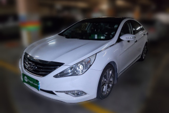 现代 索纳塔 2014款 2.0L 自动尊贵版