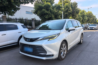 丰田 赛那SIENNA 2023款 2.5L混动 尊贵版