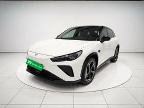 哪吒汽车 哪吒L 2024款 增程 310 闪充红衣版