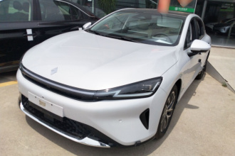 宝骏享境 2025款 插混 140km标准版