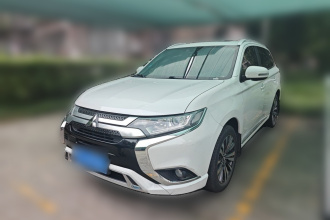 三菱 欧蓝德 2021款 2.0L 两驱畅享版 7座