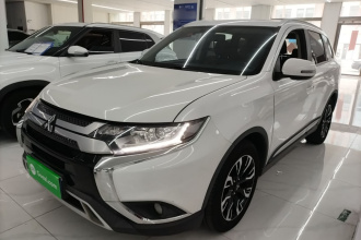三菱 欧蓝德 2020款 2.0L 两驱畅享版 5座