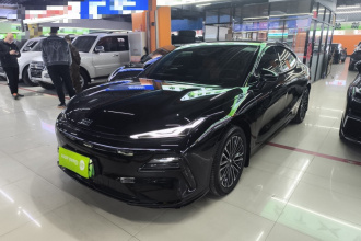 吉利银河 银河星耀8 2025款 130km EM-i 尊享版