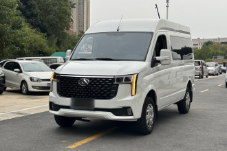 上汽大通MAXUS 新途V80 2025款 PRO傲运通 2.0T AMT短轴中顶 5/6座