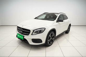 奔驰GLA 2018款 GLA 220 4MATIC 运动型