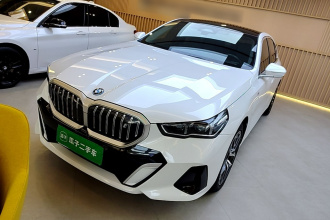 宝马i5 2024款 eDrive 35L 尊享型 M运动套装