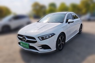 奔驰A级 2022款 改款三 A 200 L 运动轿车时尚型