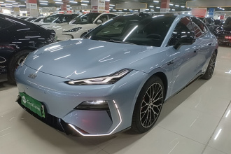 吉利银河 银河E8 2025款 620km 四驱星舰激光雷达智驾版